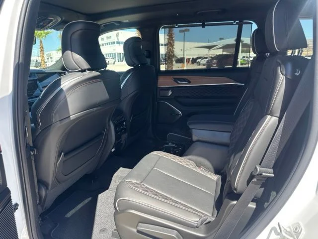 New 2027 White/off-white Jeep Summit image 10