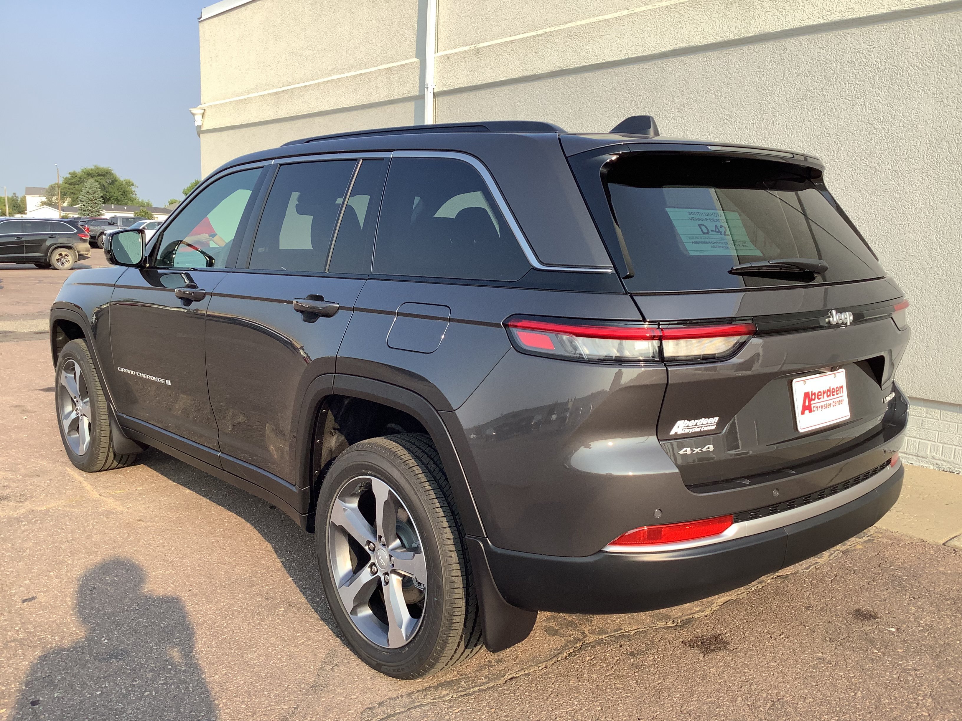 New 2026 Baltic Gray Metallic Clear-Coat Exterior Paint Jeep Limited image 7
