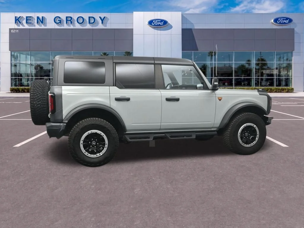 Used 2023 Gray Ford Badlands image 6