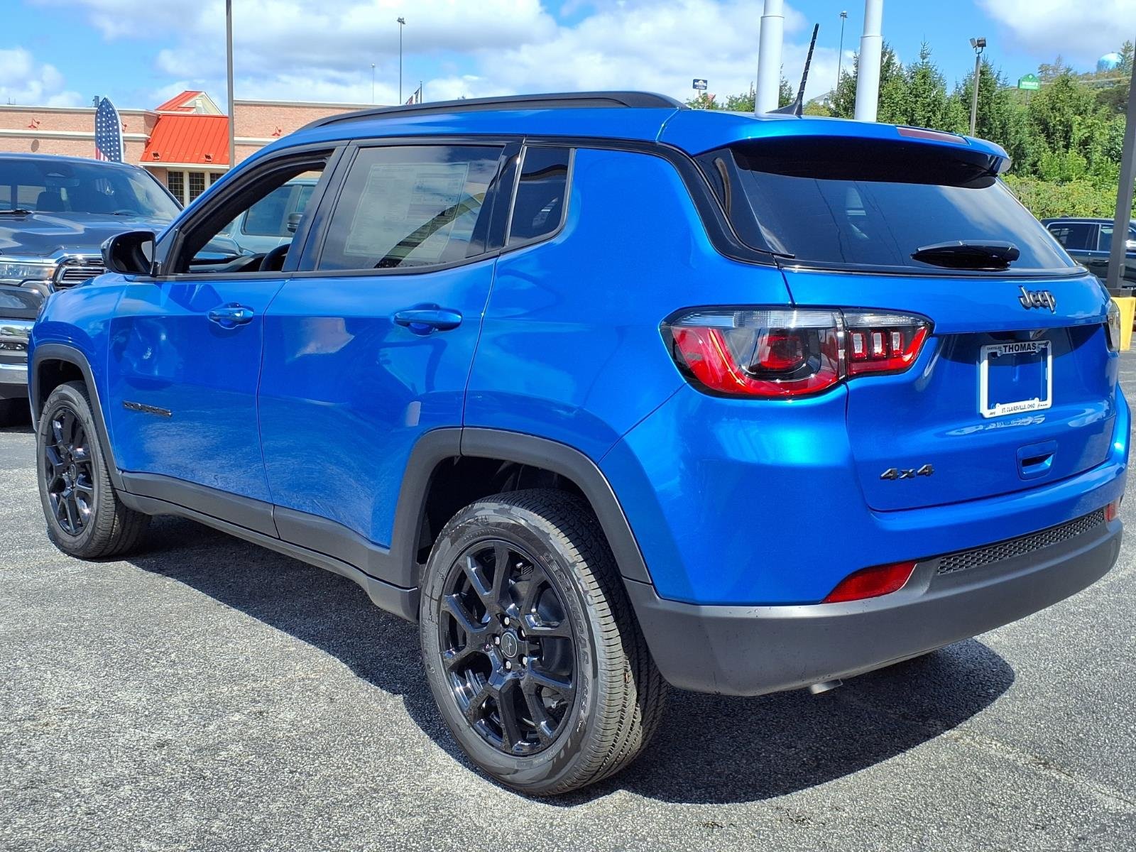 New 2026 Hydro Blue Pearlcoat Jeep Latitude Altitude image 4