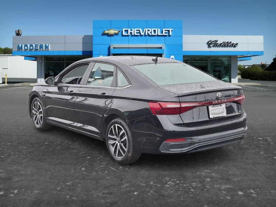 Used 2025 Gray Volkswagen SE image 3