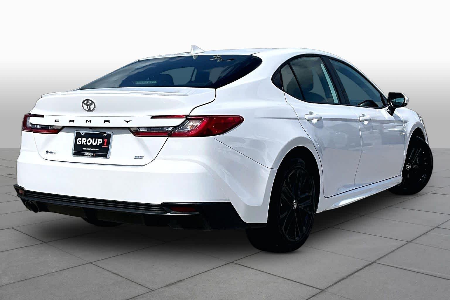Used 2026 Ice Cap Toyota SE image 13