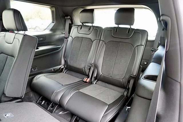 New 2026 Diamond Black Crystal Pearl-Coat Exterior Paint Jeep Altitude image 23