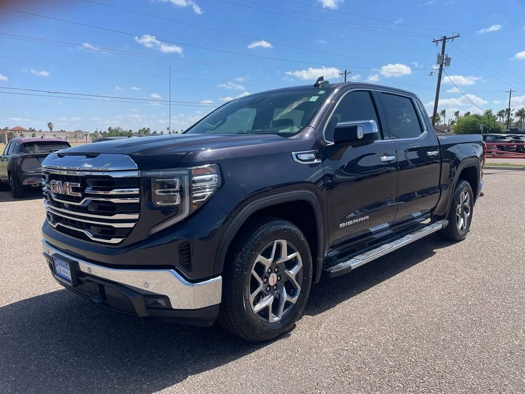 Used 2024 Silver GMC SLT image 3