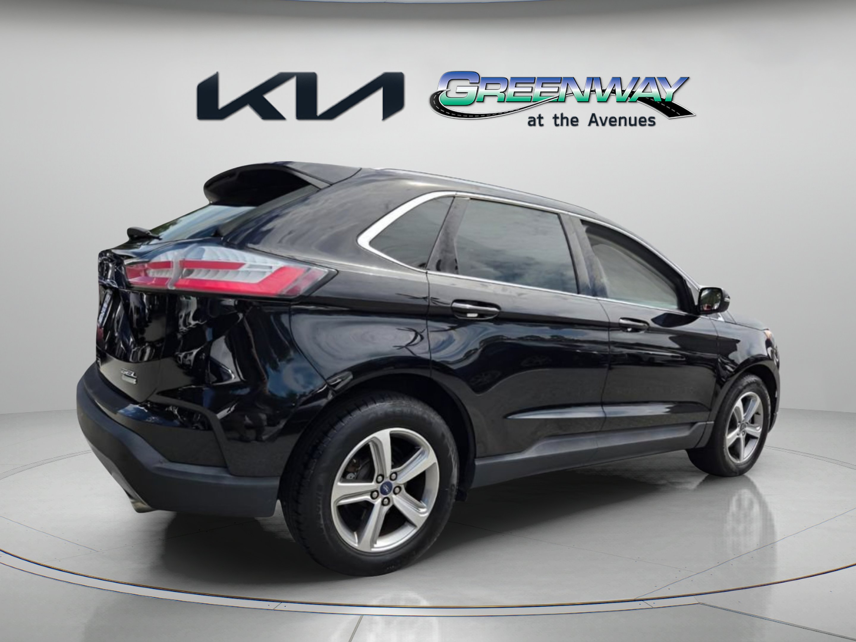 Used 2019 Black Metallic Ford SEL image 7