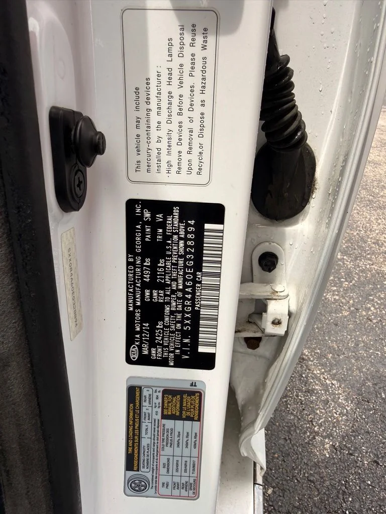 Used 2014 White Kia SXL image 19