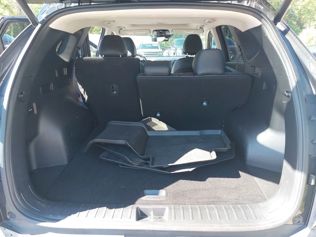 Used 2023 Black Hyundai SEL image 12