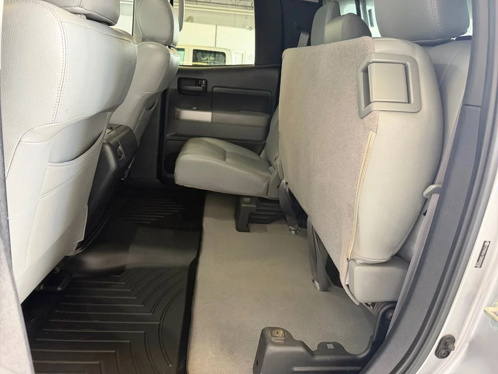 Used 2008 Silver Toyota Base image 27