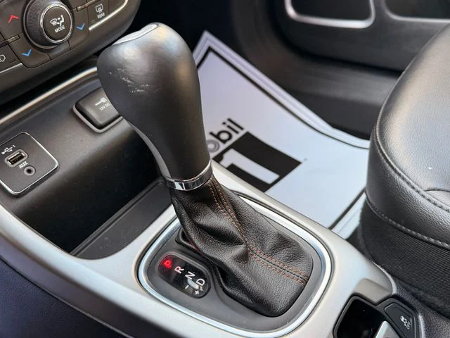 Used 2019 White Jeep Latitude image 19