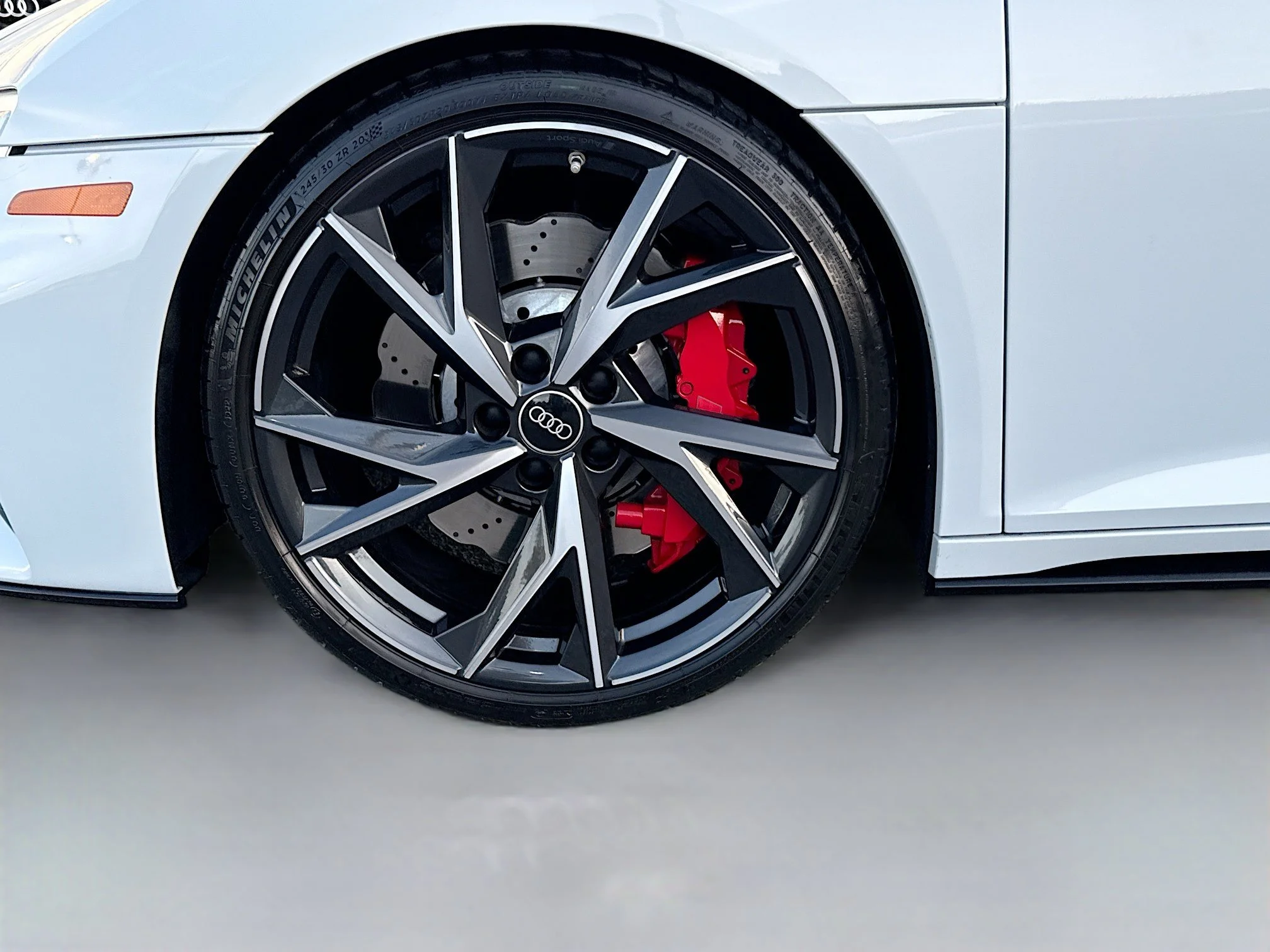 Used 2023 Suzuka Gray Metallic Audi V10 performance image 38