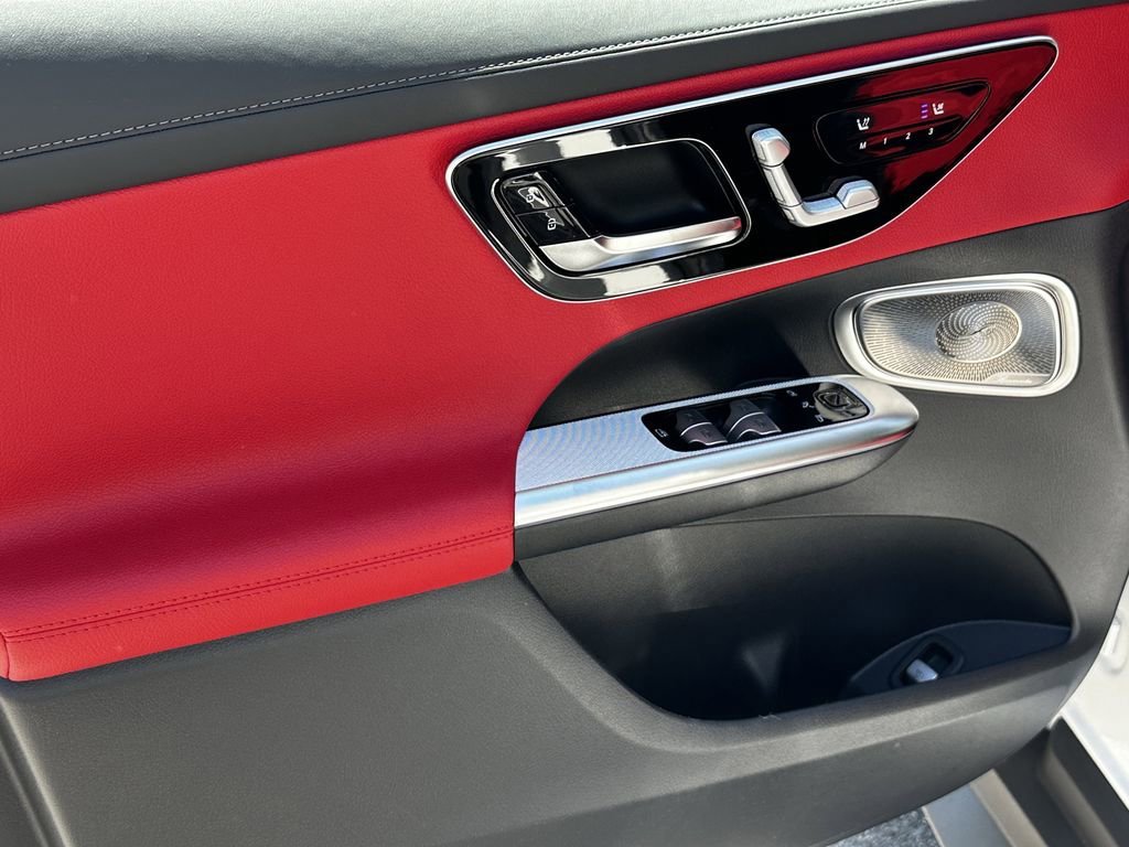 New 2026 Polar White Mercedes-Benz GLC 300 image 11