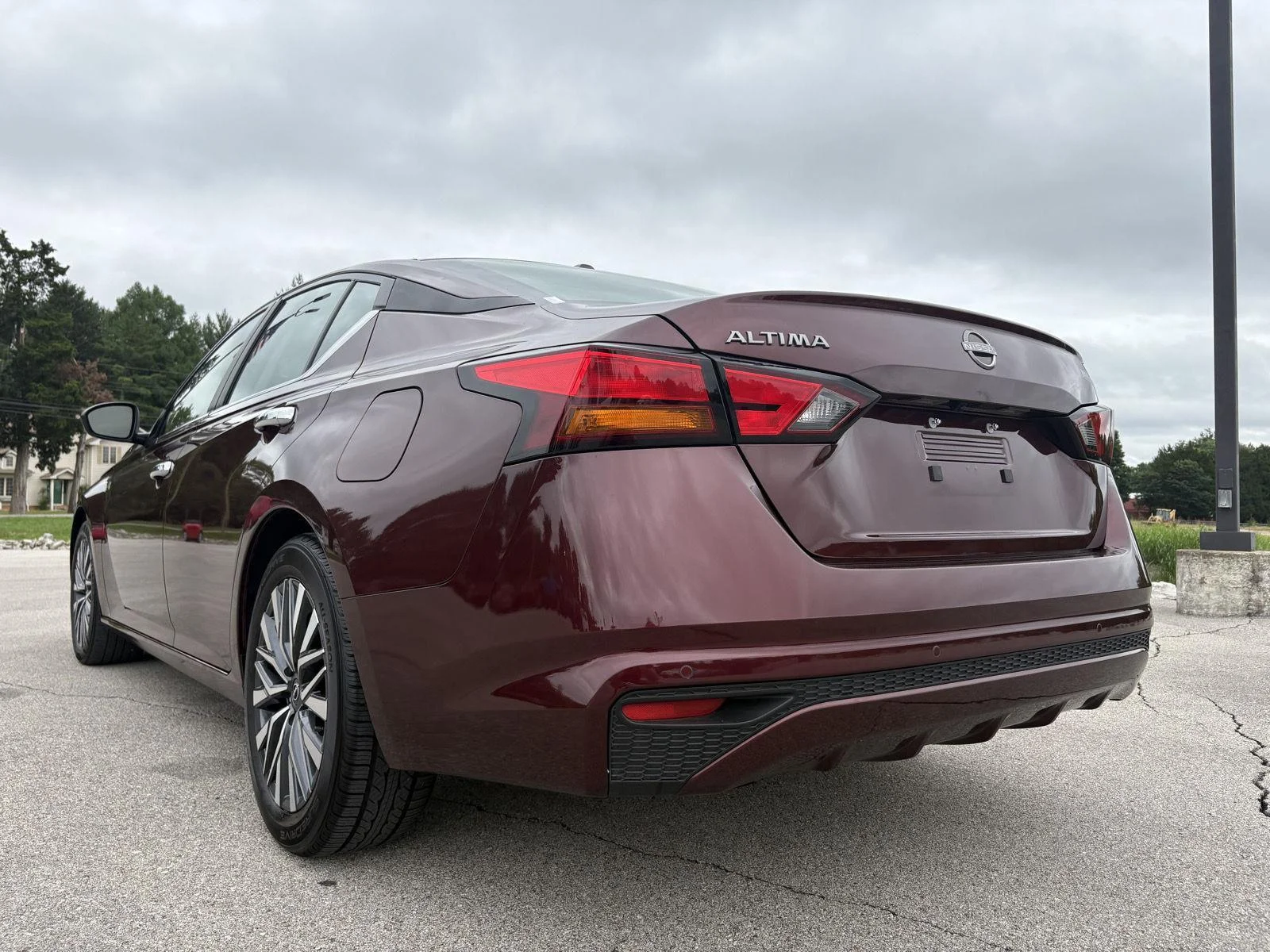 Used 2025 Garnet Pearl Metallic Nissan SV image 19