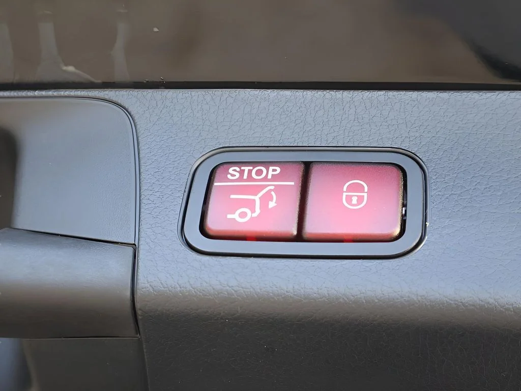 Used 2025 Night Black Mercedes-Benz GLB 250 image 18