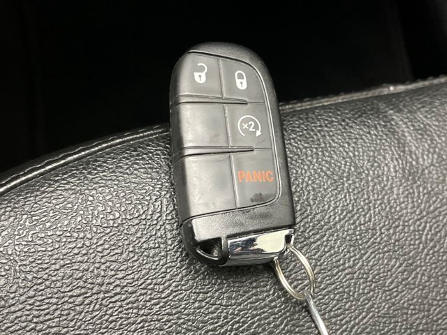 Used 2023 Redline Pearlcoat Jeep Limited image 25