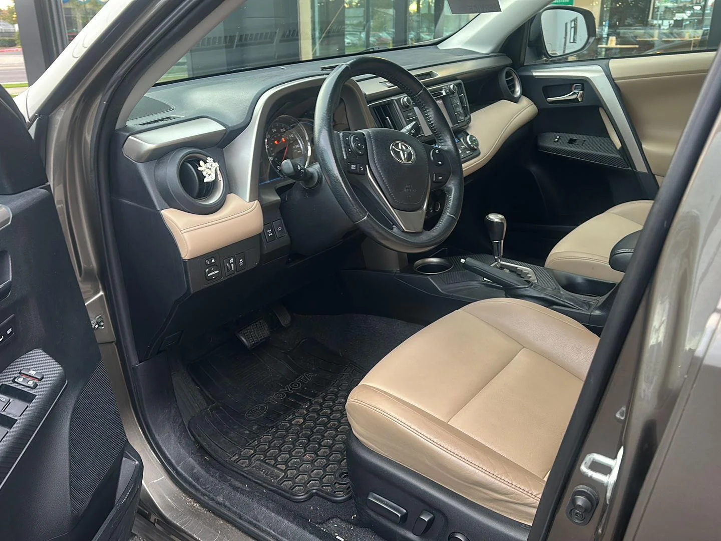 Used 2013 Pyrite Mica Toyota Limited image 7