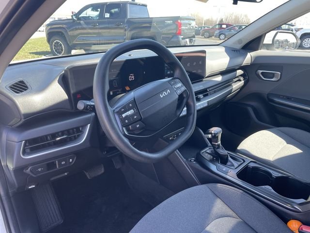2025 Kia K4 LXS - Photo 18