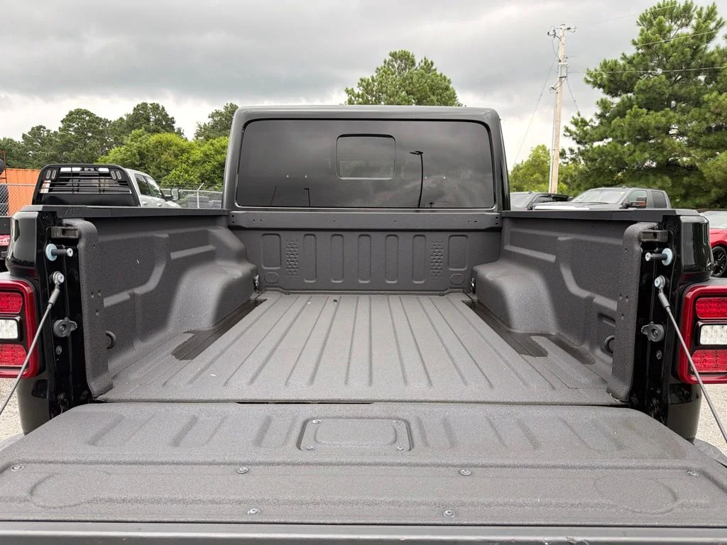 Used 2023 Black Jeep Overland image 10