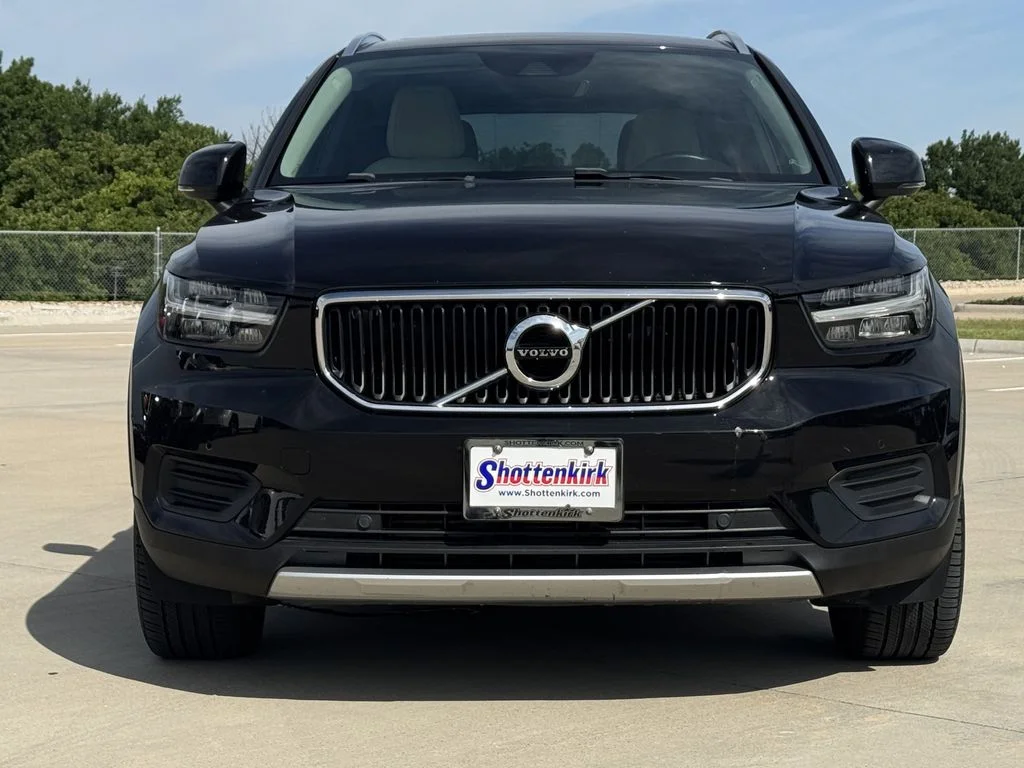 Used 2020 Black Volvo Momentum image 7