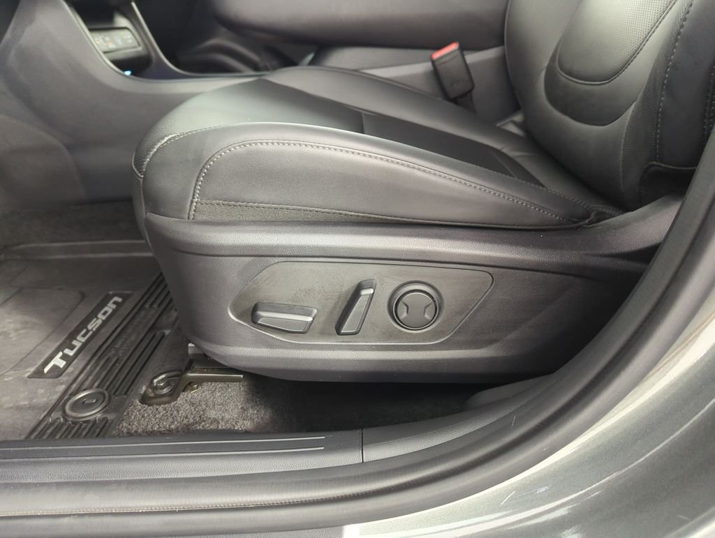 Used 2025 Gray Hyundai SEL Convenience image 12