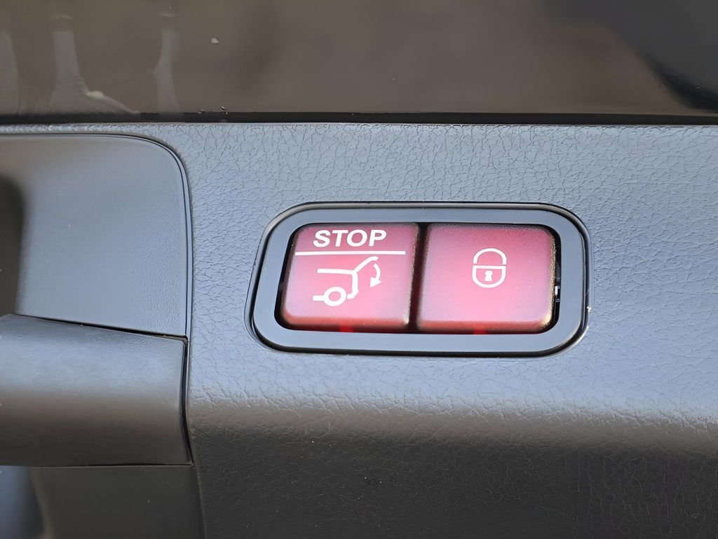 Used 2025 Night Black Mercedes-Benz GLB 250 image 18