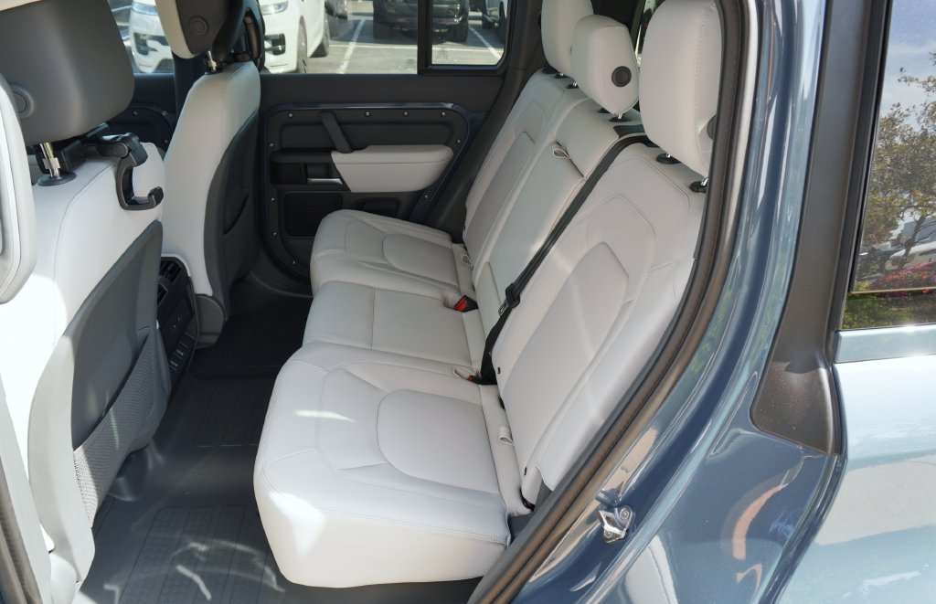 New 2026 Tasman Blue Land Rover X-Dynamic SE image 31