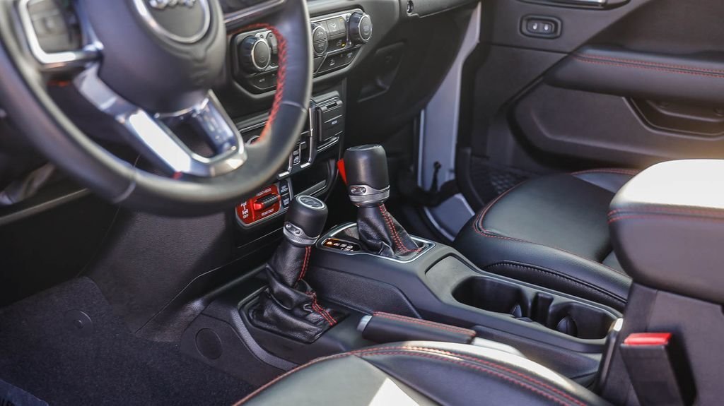 Used 2022 Silver Jeep Rubicon image 24