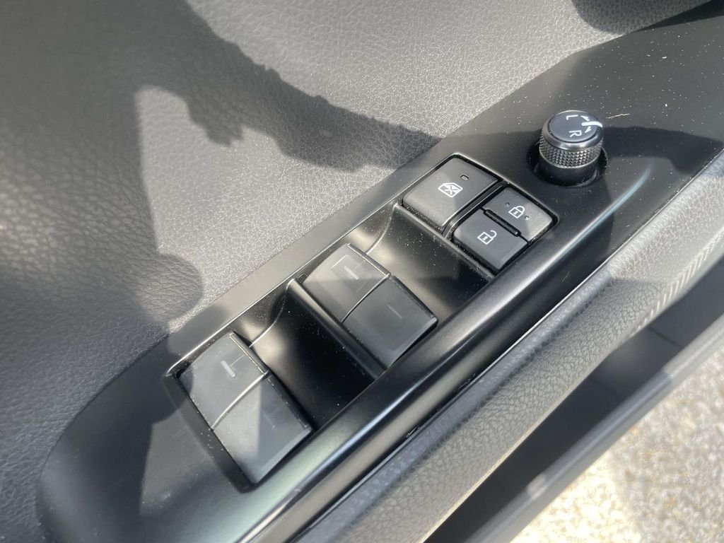 Used 2025  Toyota SE image 18