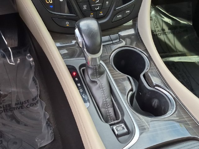 Used 2020 White Buick Essence image 21
