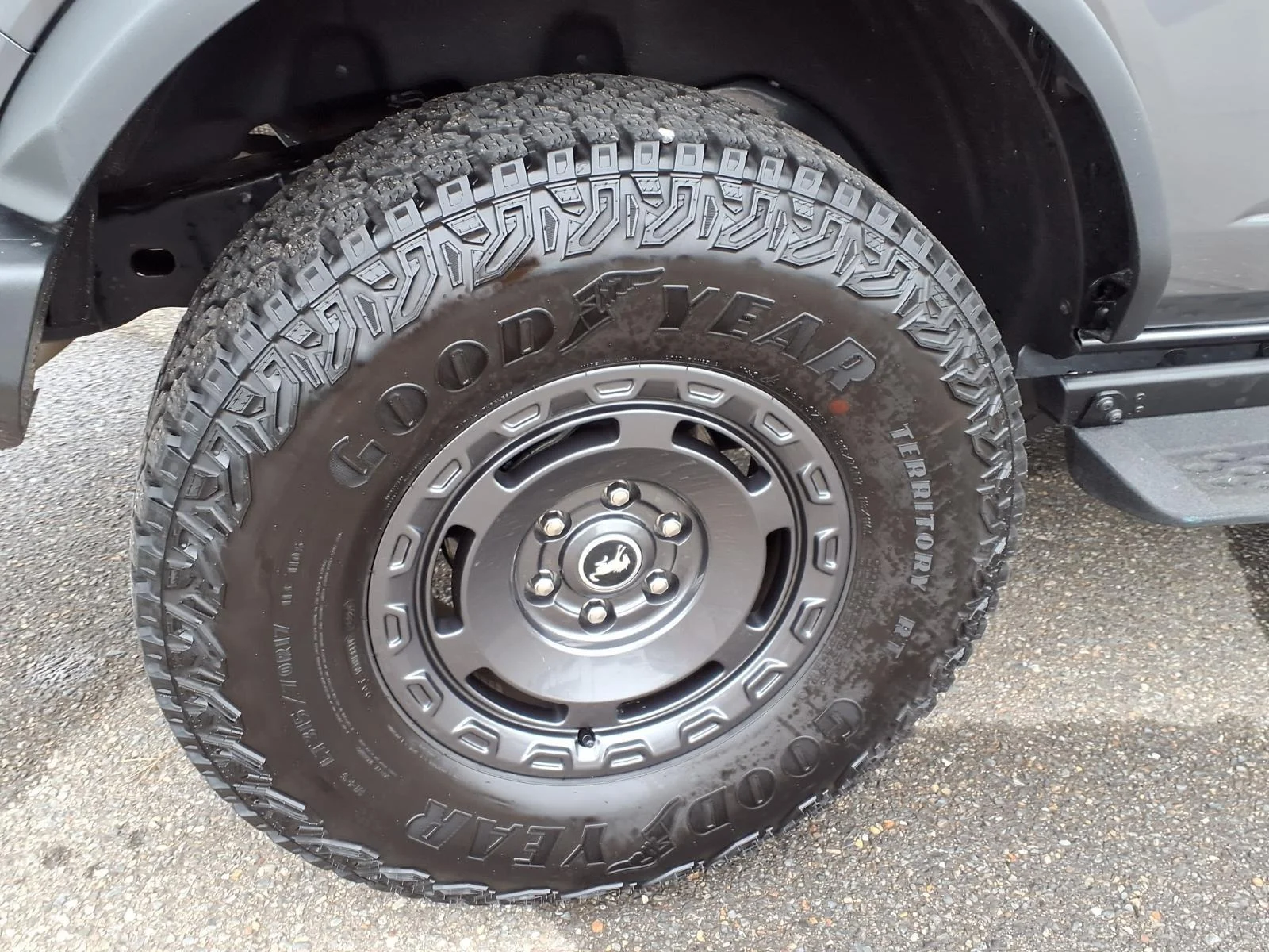 Used 2025 Carbonized Gray Metallic Ford Badlands image 11