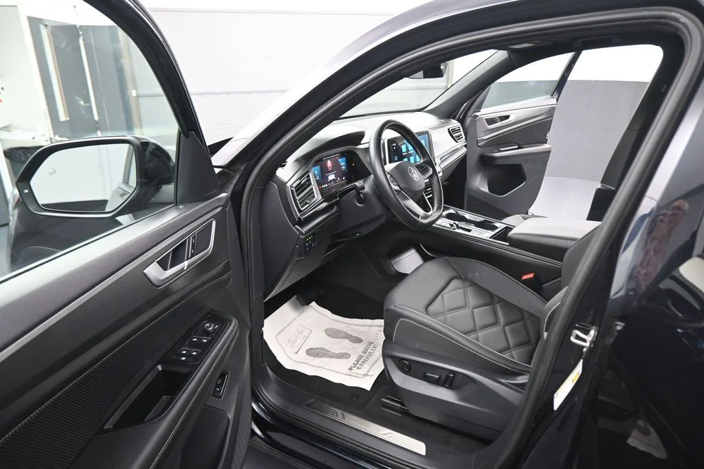 Used 2026 Blue Volkswagen 2.0T SE w/Technology image 41