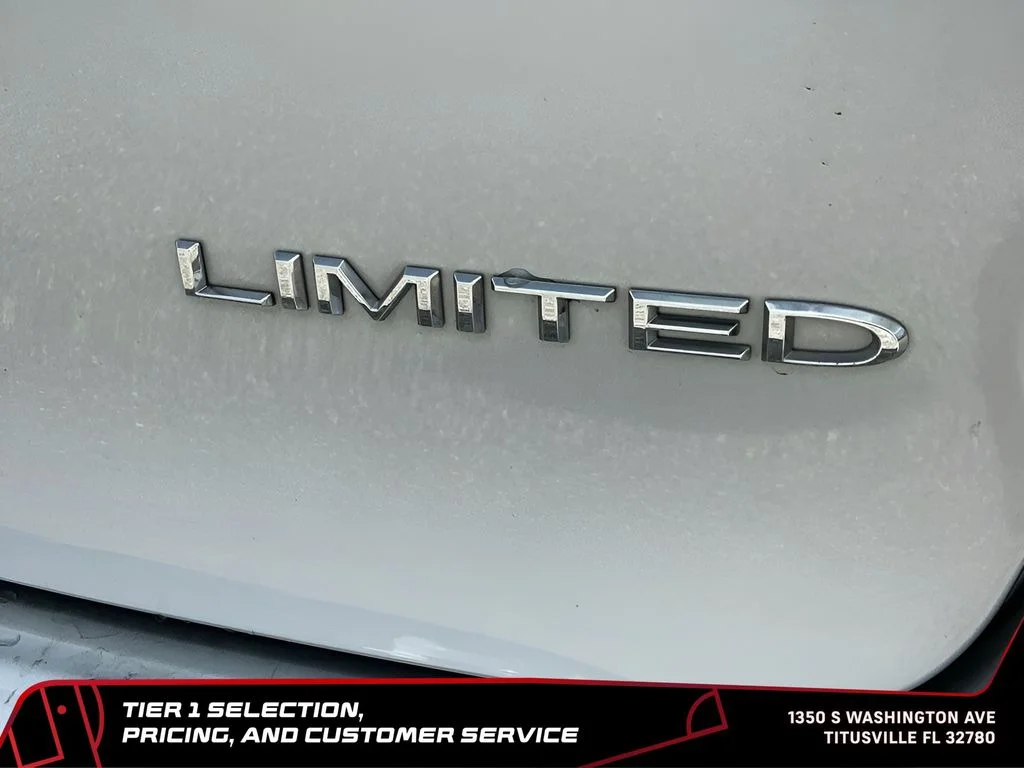 Used 2024 Silver Chrysler Limited image 37