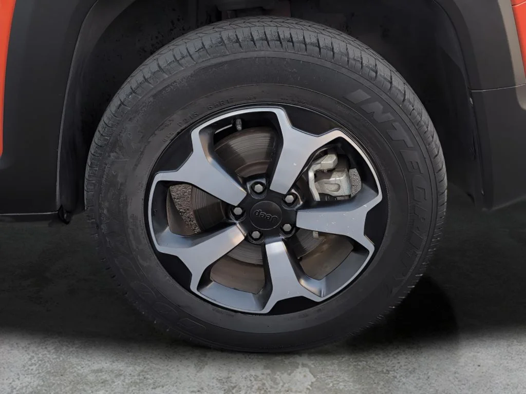 Used 2021 Omaha Orange Clearcoat Jeep Trailhawk image 34