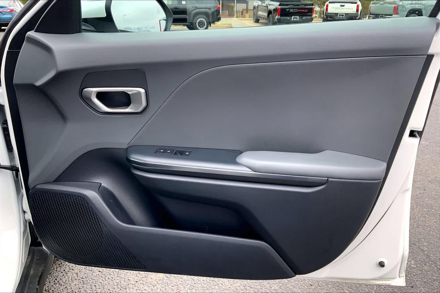Used 2025 Snow White Pearl Kia LXS image 23