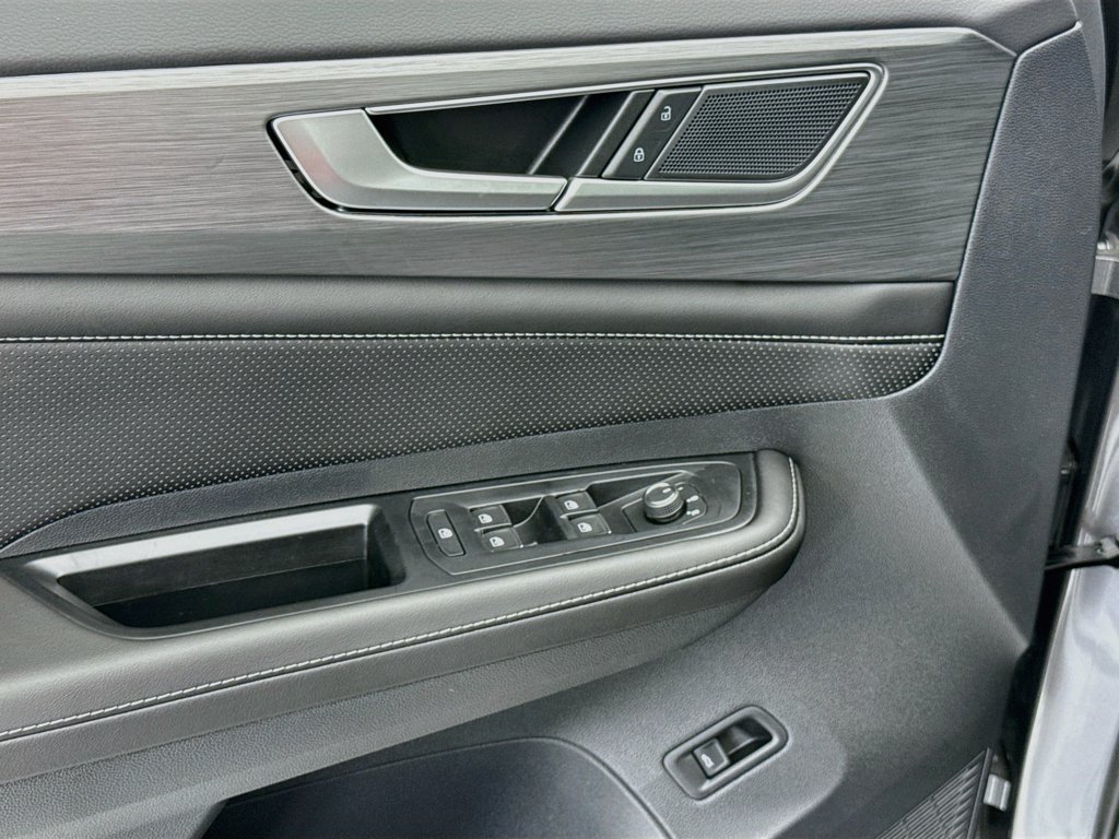 New 2026 Silver Mist Metallic Volkswagen SE w/Technology image 22