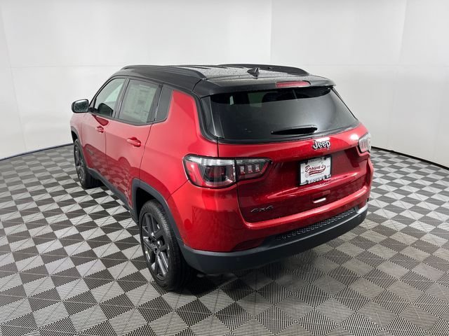 New 2026 Red Hot Pearl-Coat Exterior Paint Jeep Limited image 3