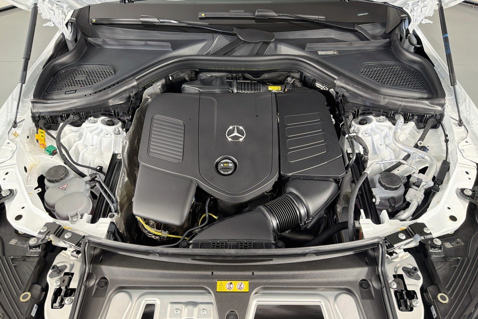 New 2027 Polar White Mercedes-Benz GLC 350e 4MATIC® SUV image 10