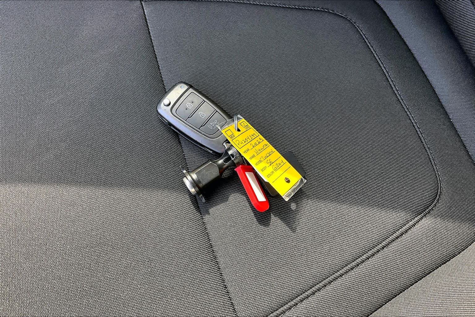 Used 2023 Amazon Gray Hyundai SE image 13