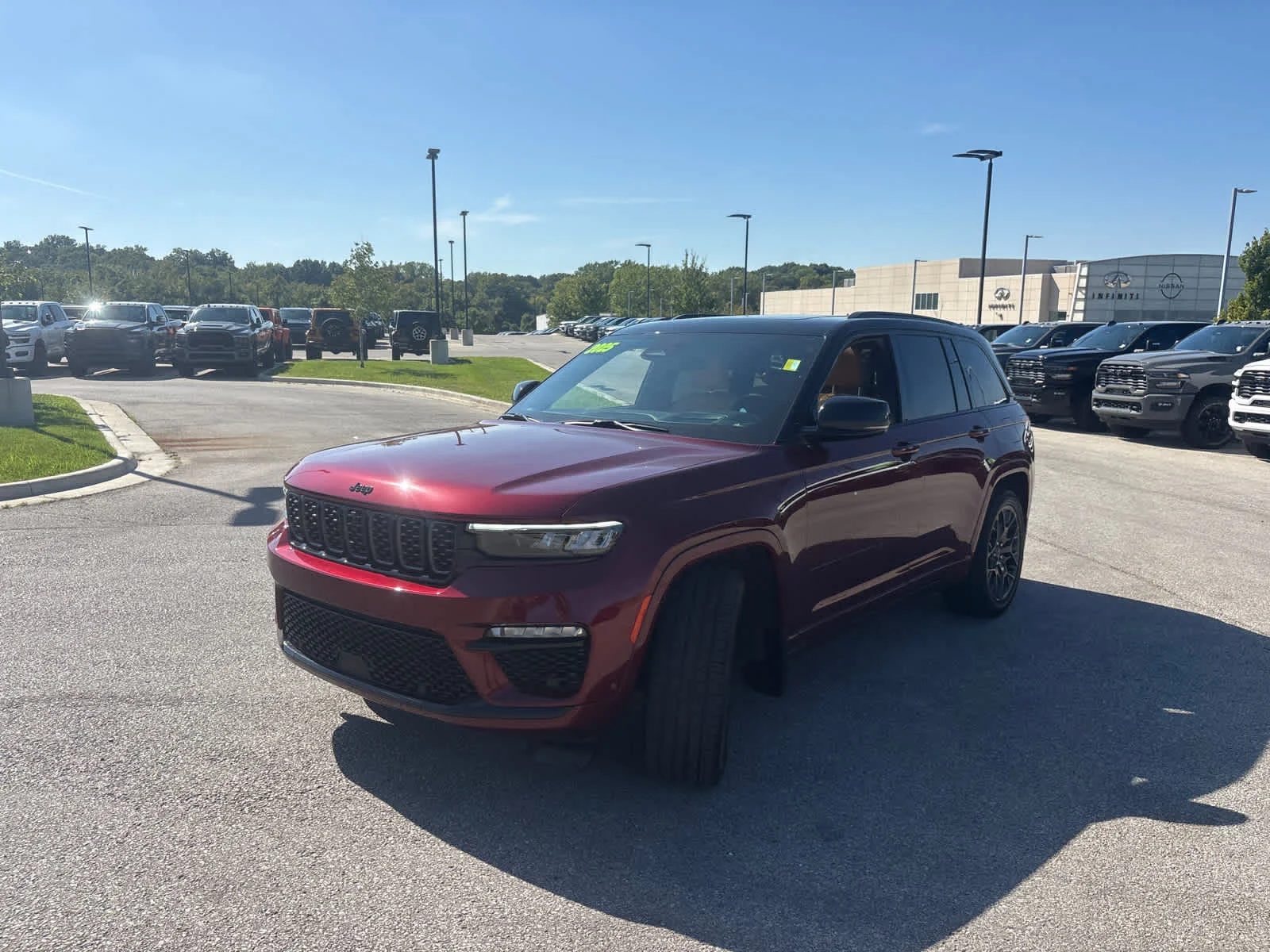 Used 2025 Velvet Red Pearlcoat Jeep Summit Reserve image 5