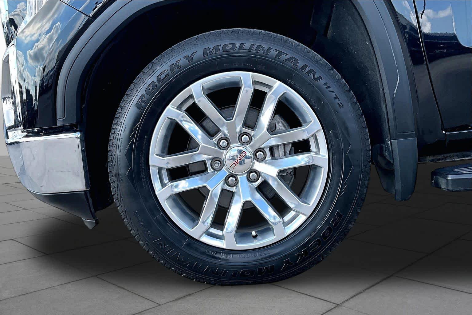 Used 2022 Onyx Black GMC SLT image 11