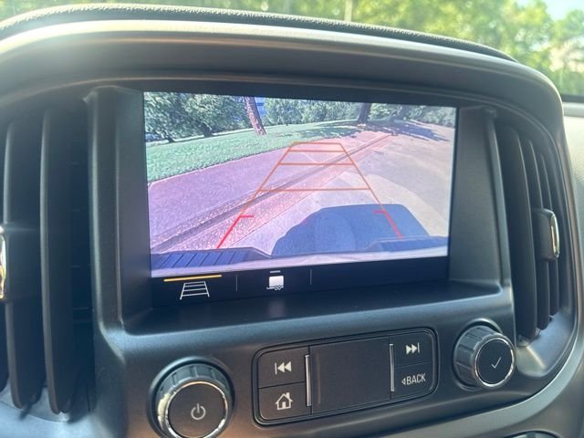 Used 2019 Gray Chevrolet Z71 image 20