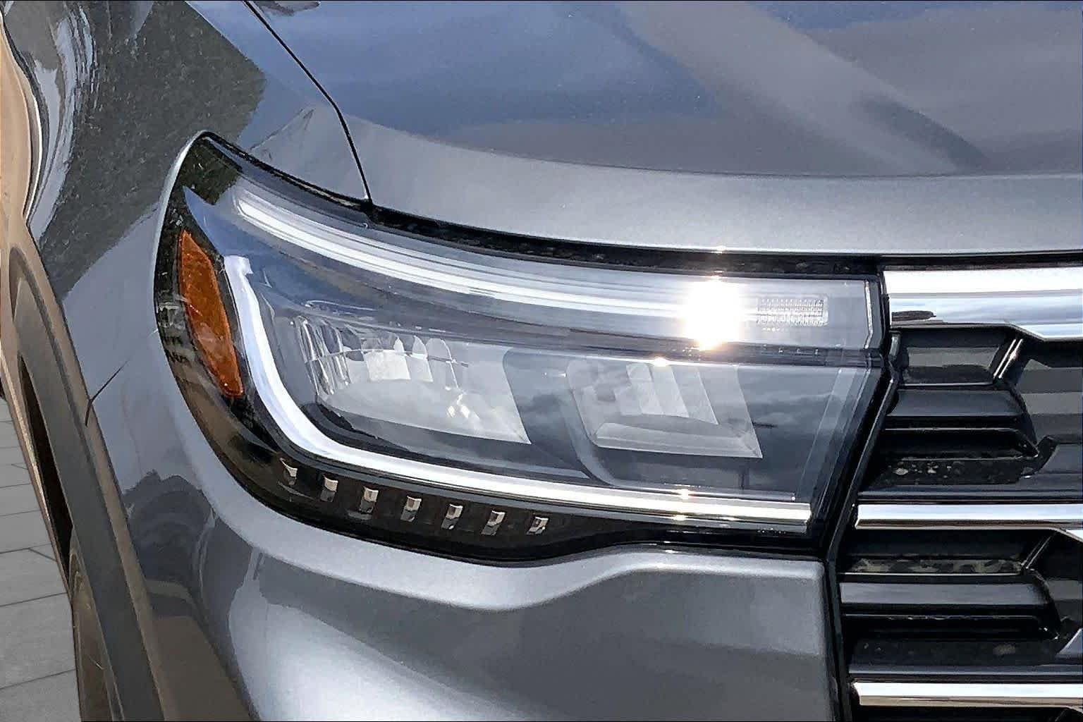 New 2027 Carbonized Gray Metallic Ford Active image 13