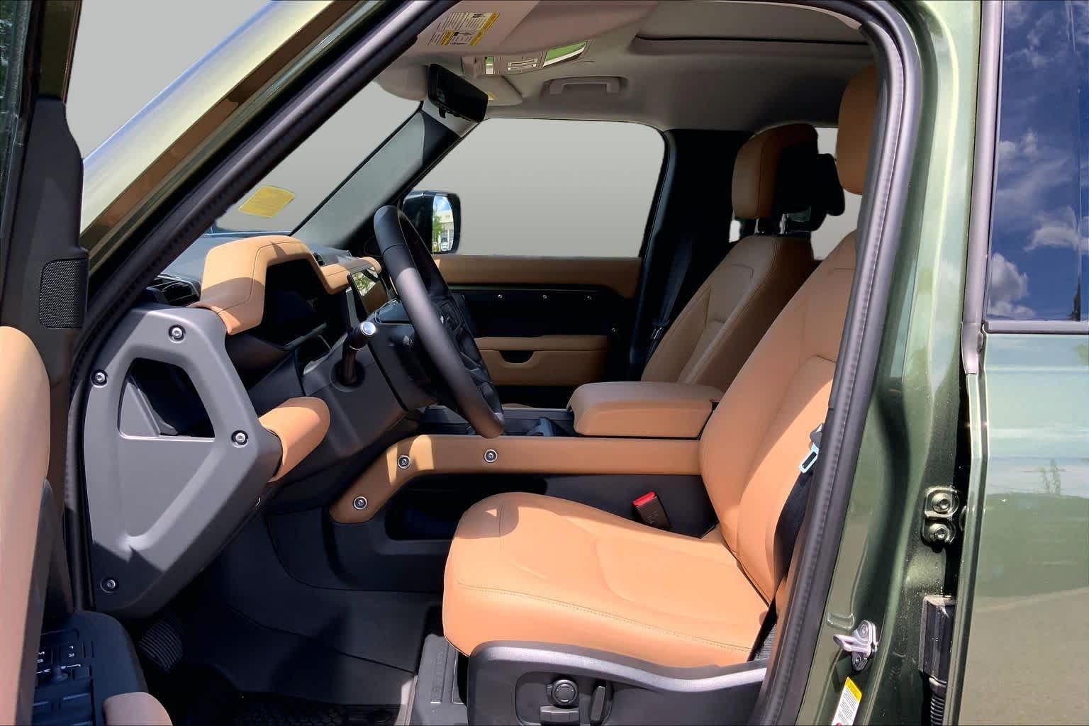 New 2026 Woolstone Green Land Rover X-Dynamic SE image 13