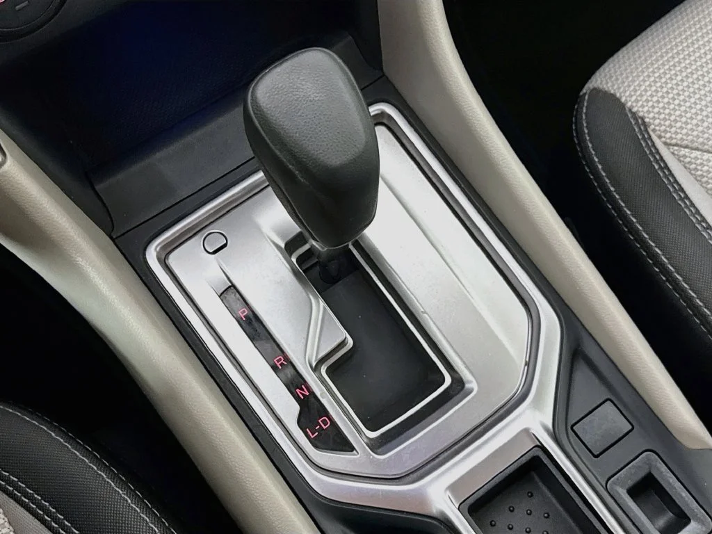 Used 2020 White Subaru Base image 20