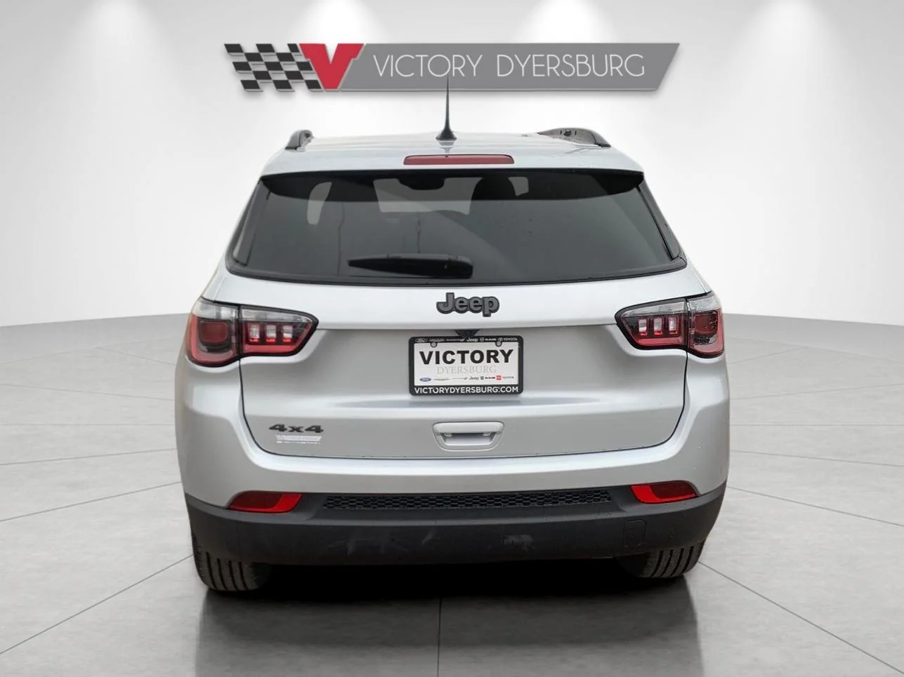 New 2026 Silver Zynith Metallic Clear-Coat Exterior Paint Jeep Latitude image 7