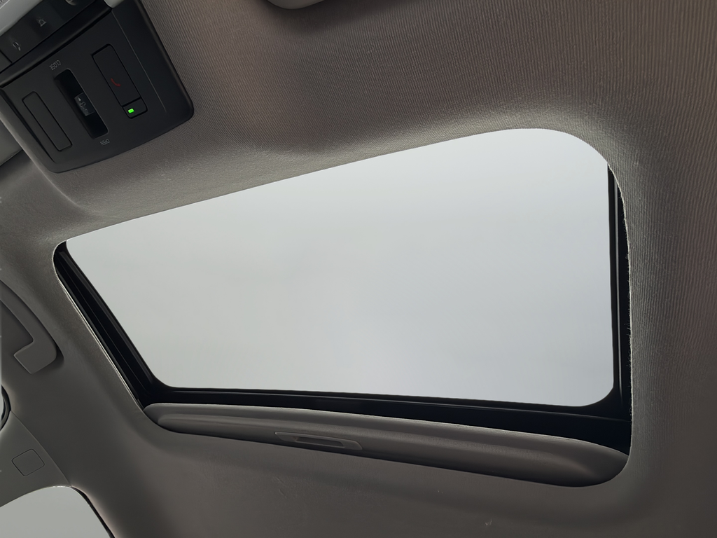 Used 2024 White Nissan SR image 12