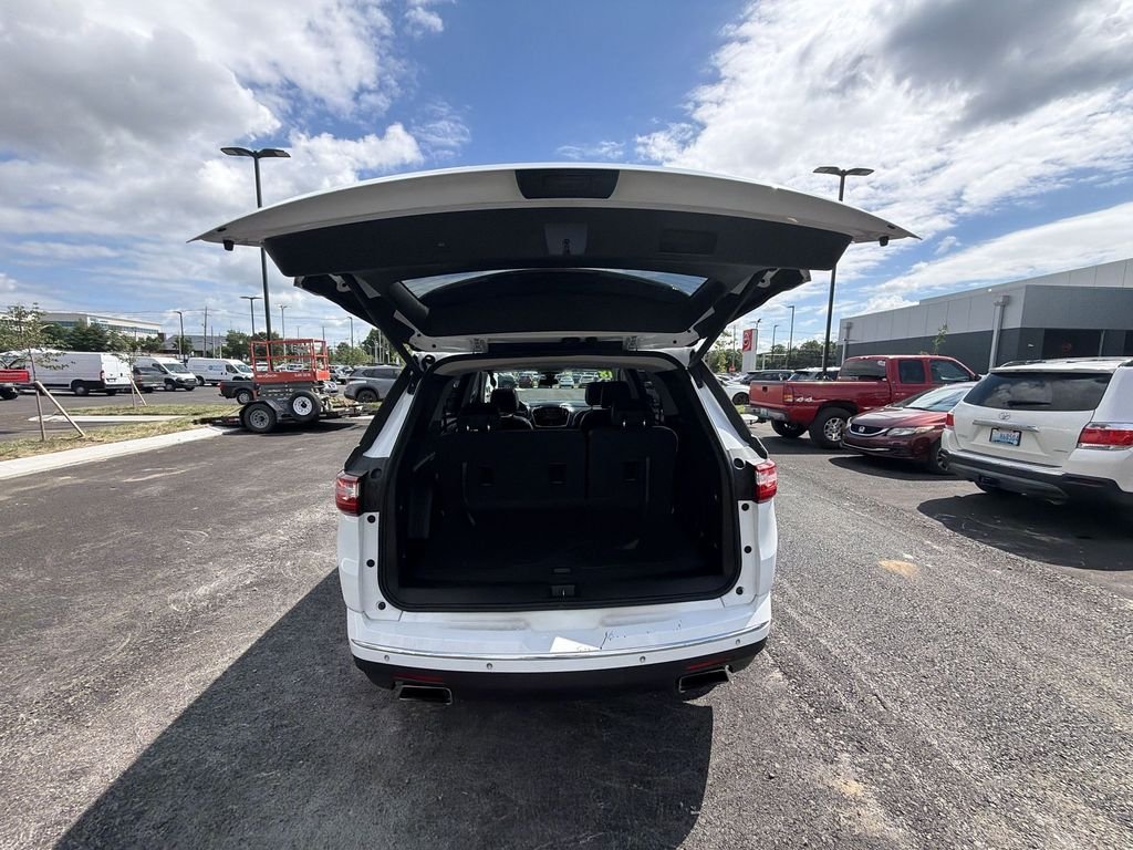 Used 2018 Summit White Chevrolet Premier image 24
