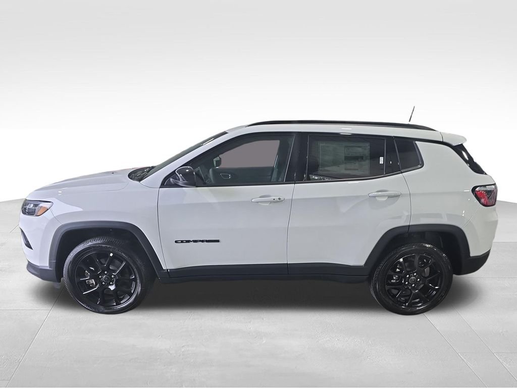 New 2026 Bright White Clearcoat Jeep Latitude image 2