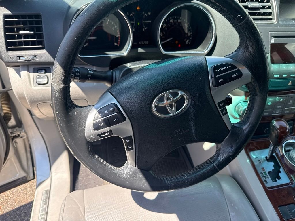 Used 2011 Silver Toyota Limited image 23