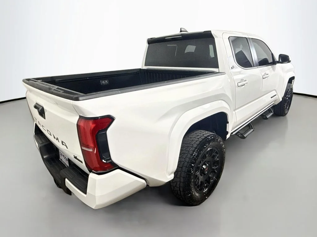 Used 2025 Ice Cap Toyota SR5 image 7