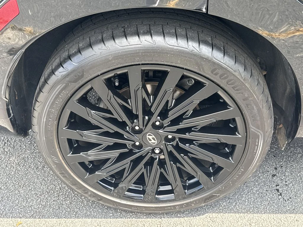 Used 2025 Green Hyundai Calligraphy image 18